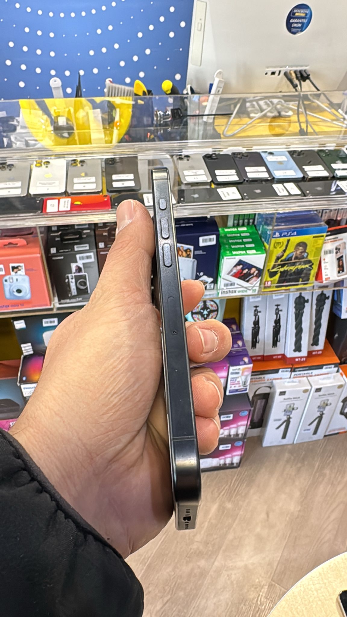 used-iphone-15-pro-128gb-black