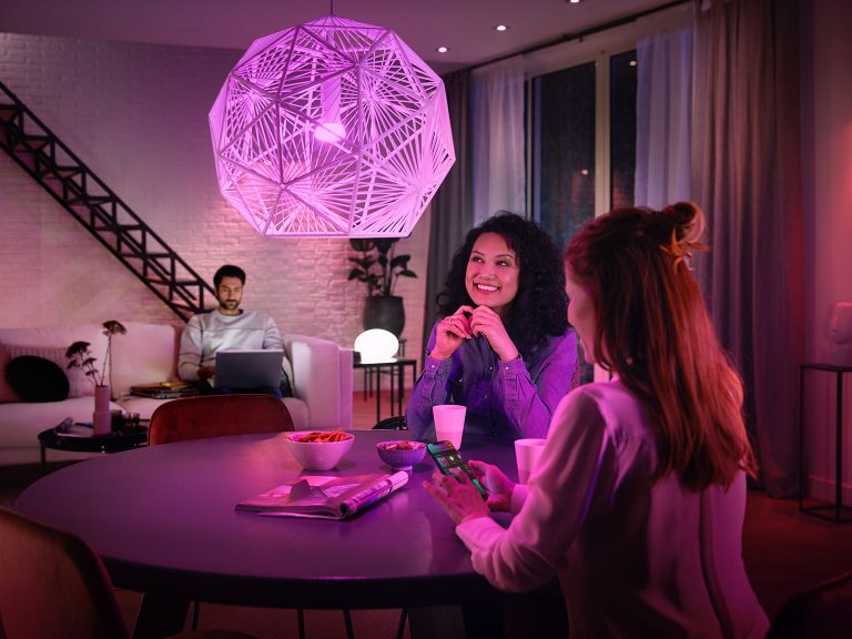 Philips Hue Başlangıç kiti: 3 E27 akıllı ampul (1100) + kısma anahtarı