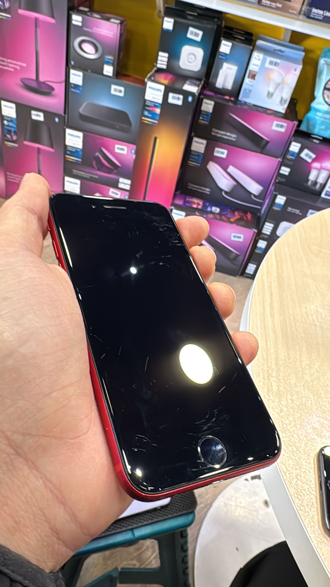 used-iphone-se-64gb-red
