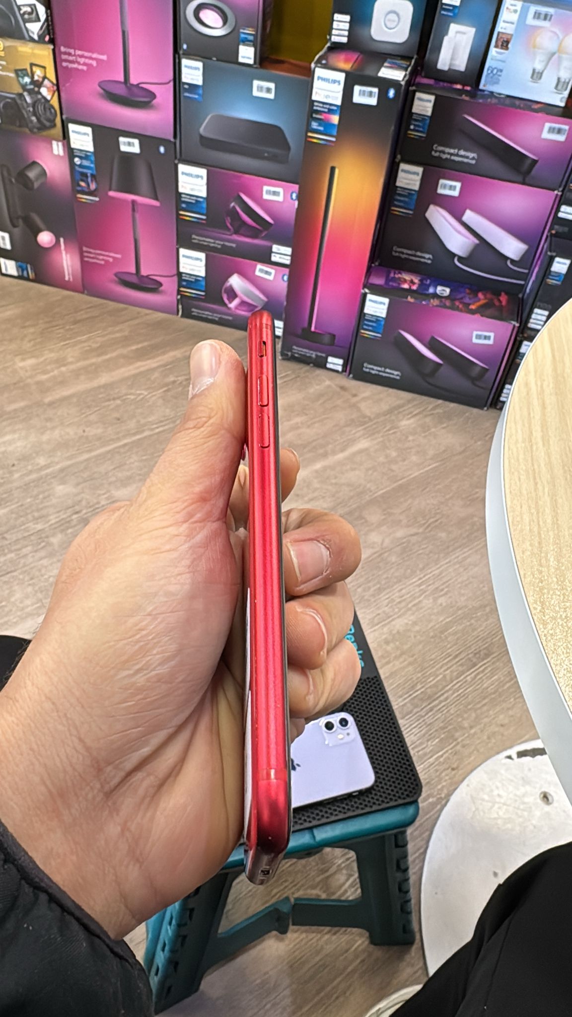 used-iphone-se-64gb-red