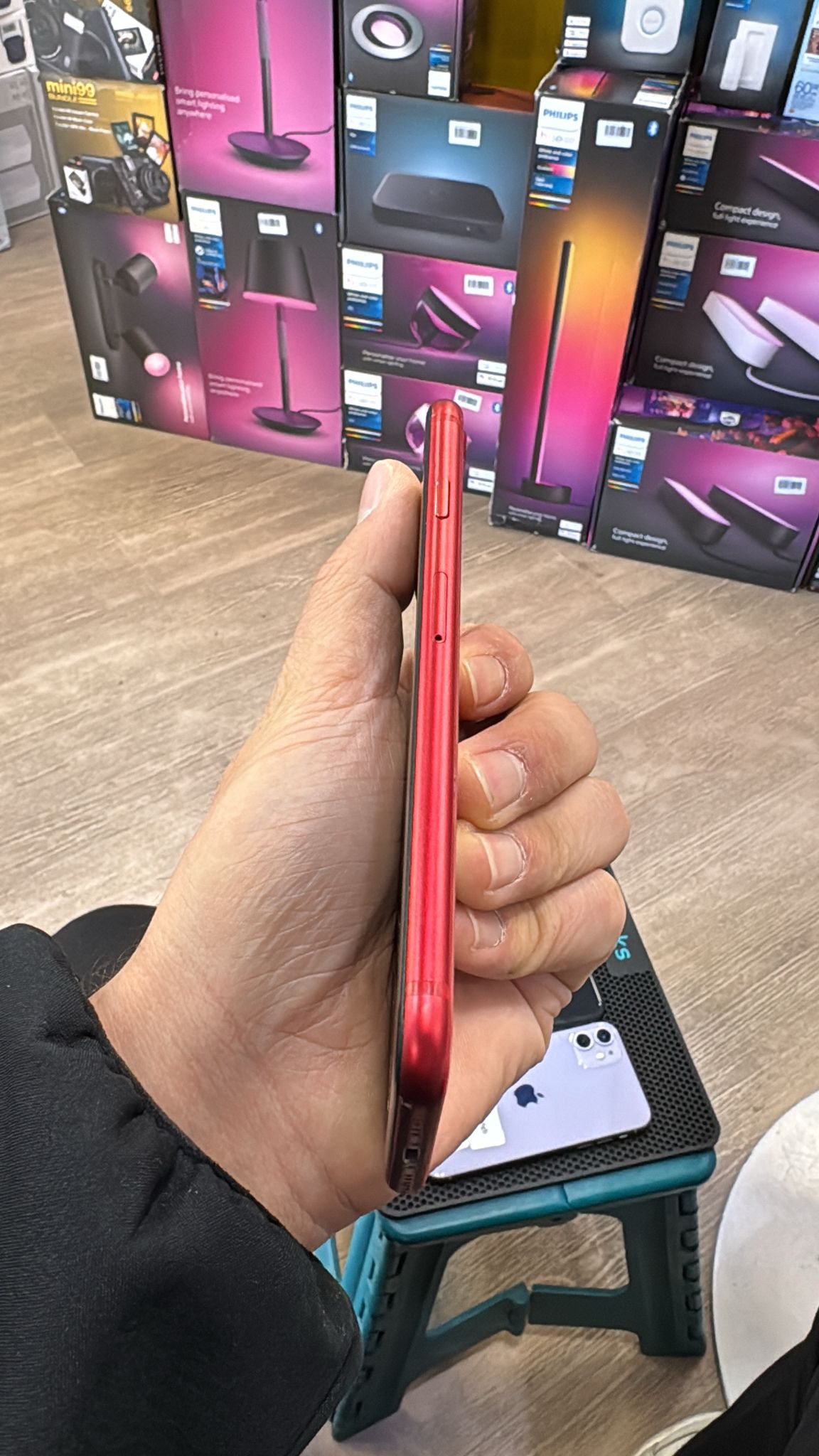 used-iphone-se-64gb-red