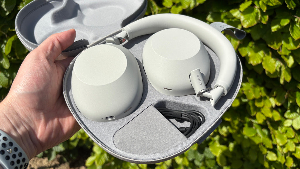 Sony WH-1000XM6 Kulak Üstü Bluetooth Kulaklık Gümüş Renk